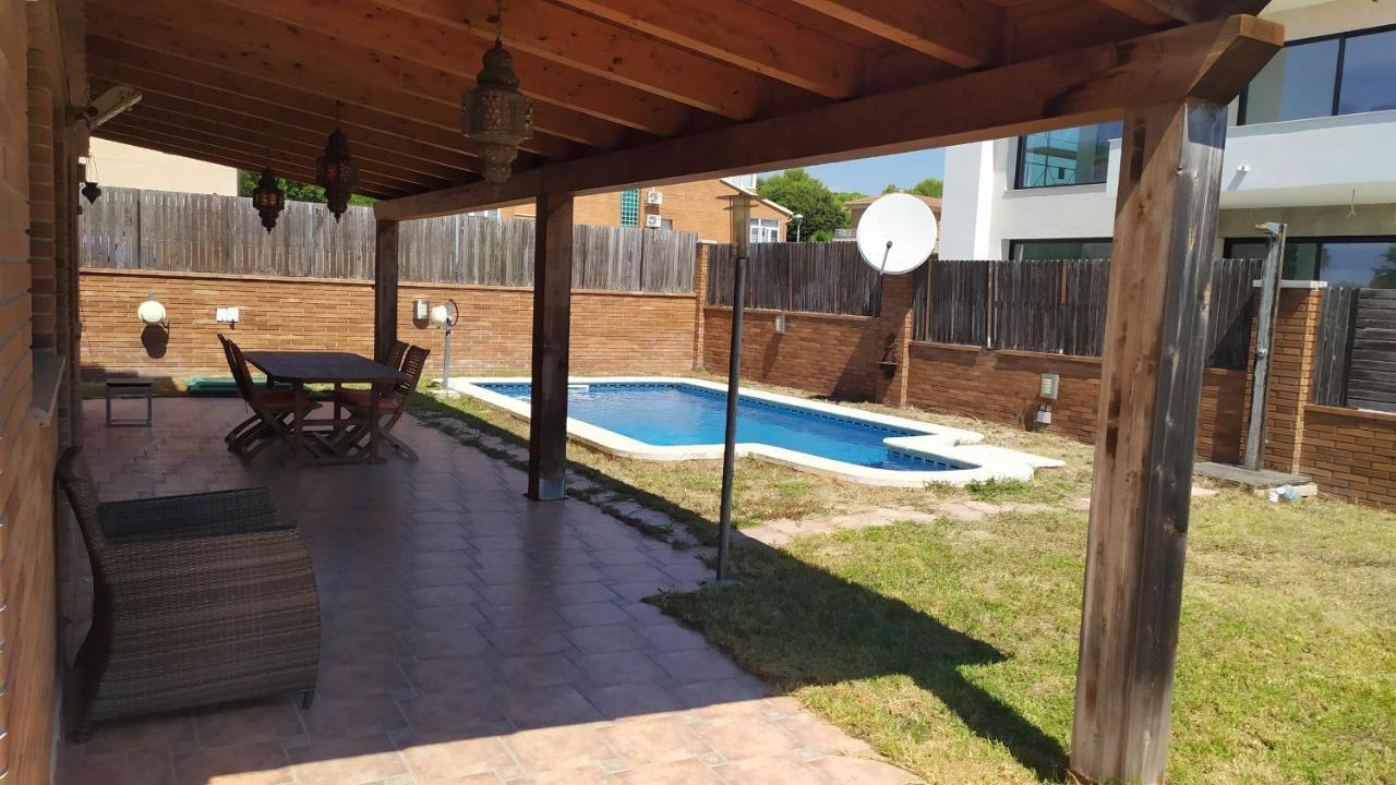 Chalet Moderno Con Piscina En Calafell Exterior foto